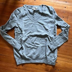 Banana Republic women’s size L v-neck sweater